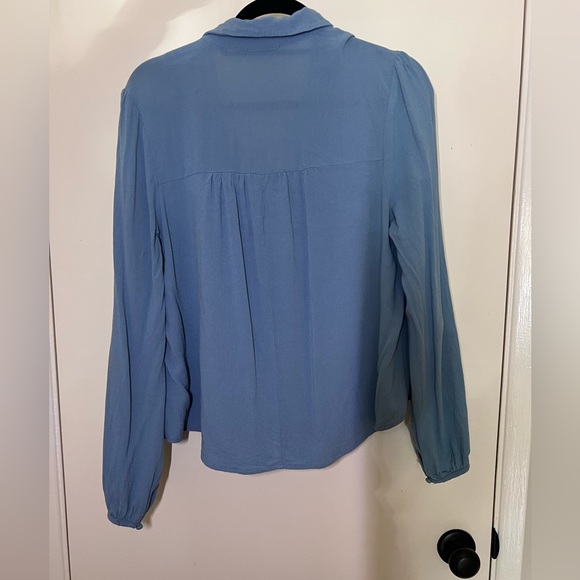 Lightweight blue blouse - Picture 2 of 4